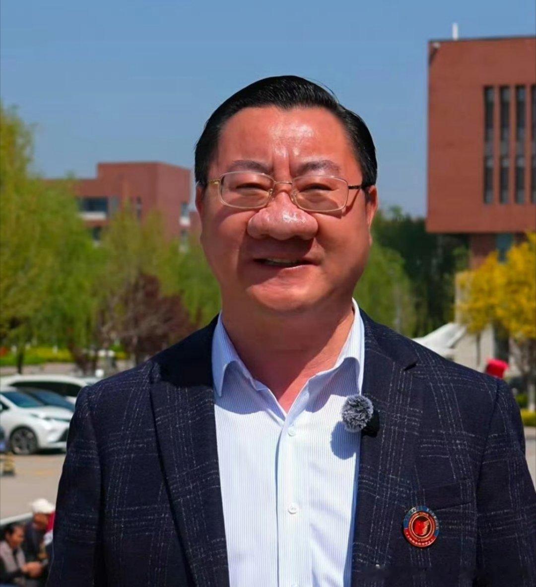 北大校友会副会长 