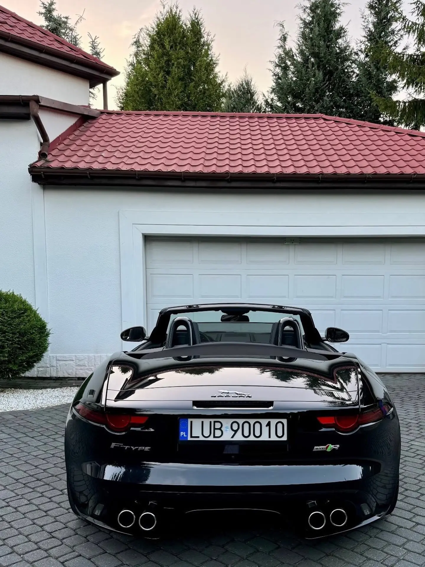 Black Jaguar Ftype.