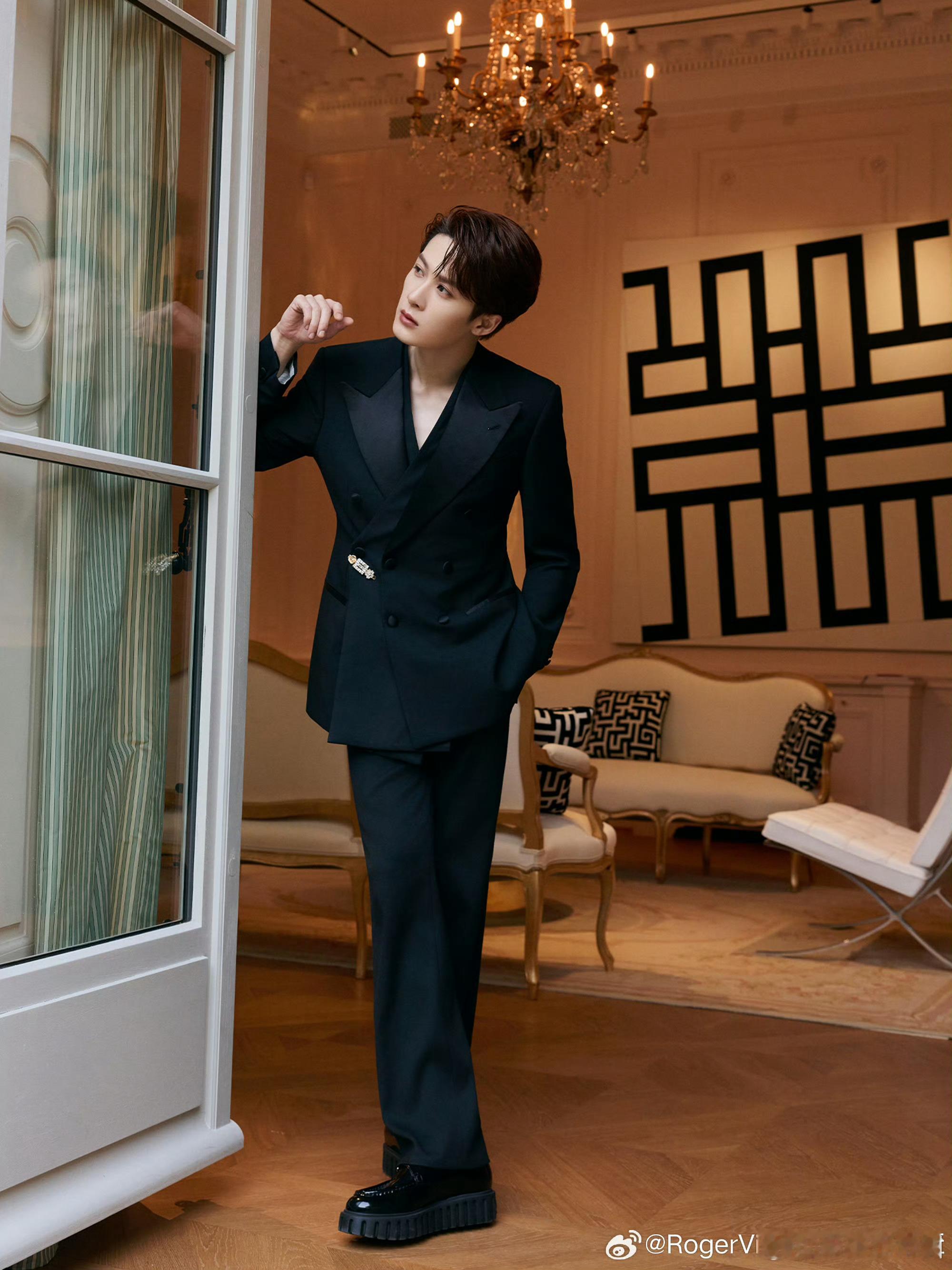 Roger Vivier 隆重宣布 成为 Roger Vivier 全球品牌代言