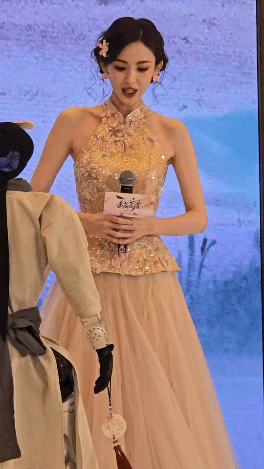 玉茗茶骨剧宣都卷到机器人了 这是把戏里的权谋江湖搬进现实了吧？有点意思 