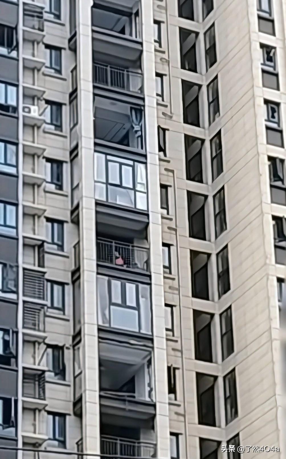 狂风突袭，窗户连根拔起，一家三口为何瞬间坠楼身亡？
7月6日晚，湖北东部多地遭遇