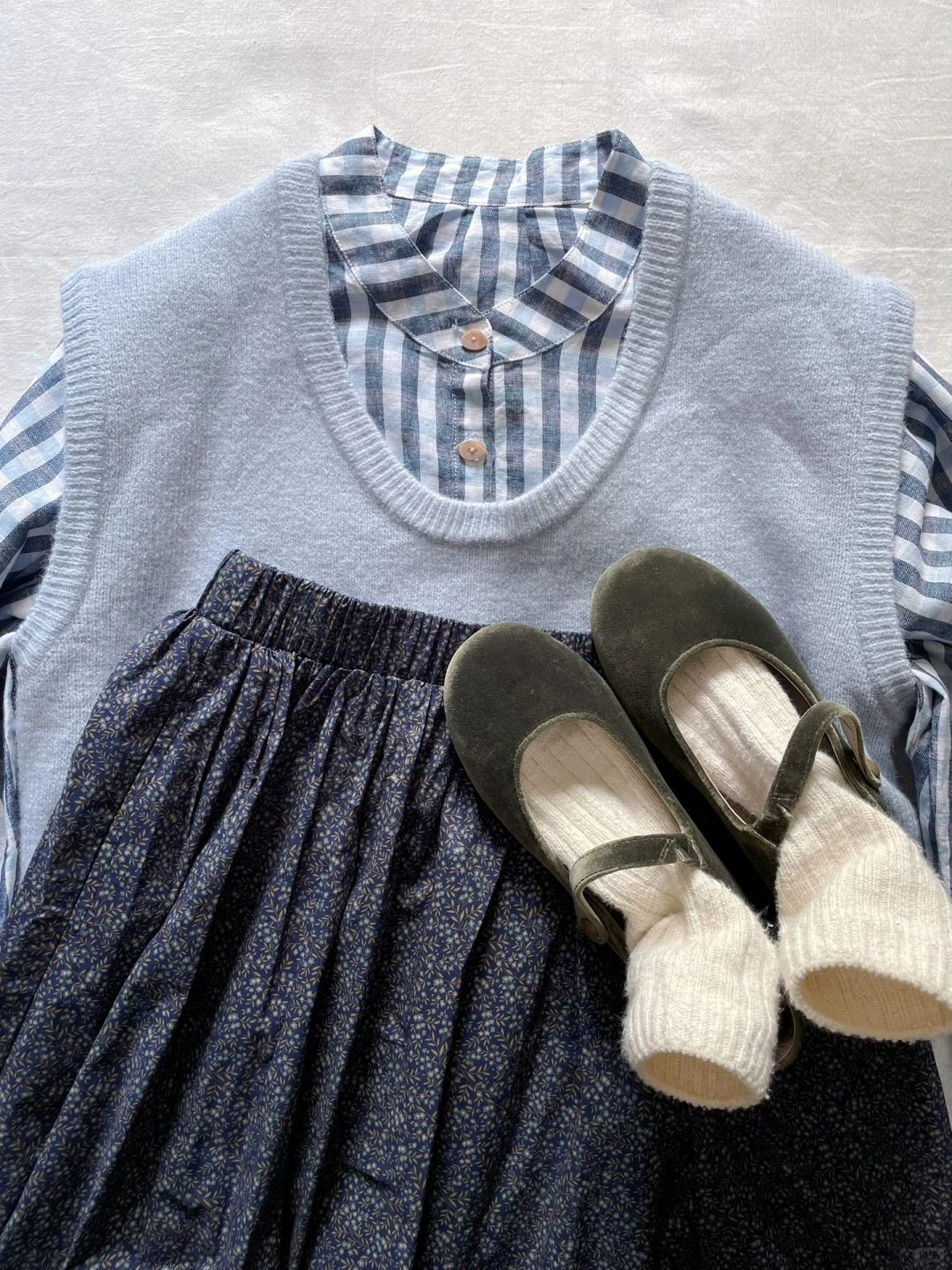 我爱的衬衫马甲叠穿～