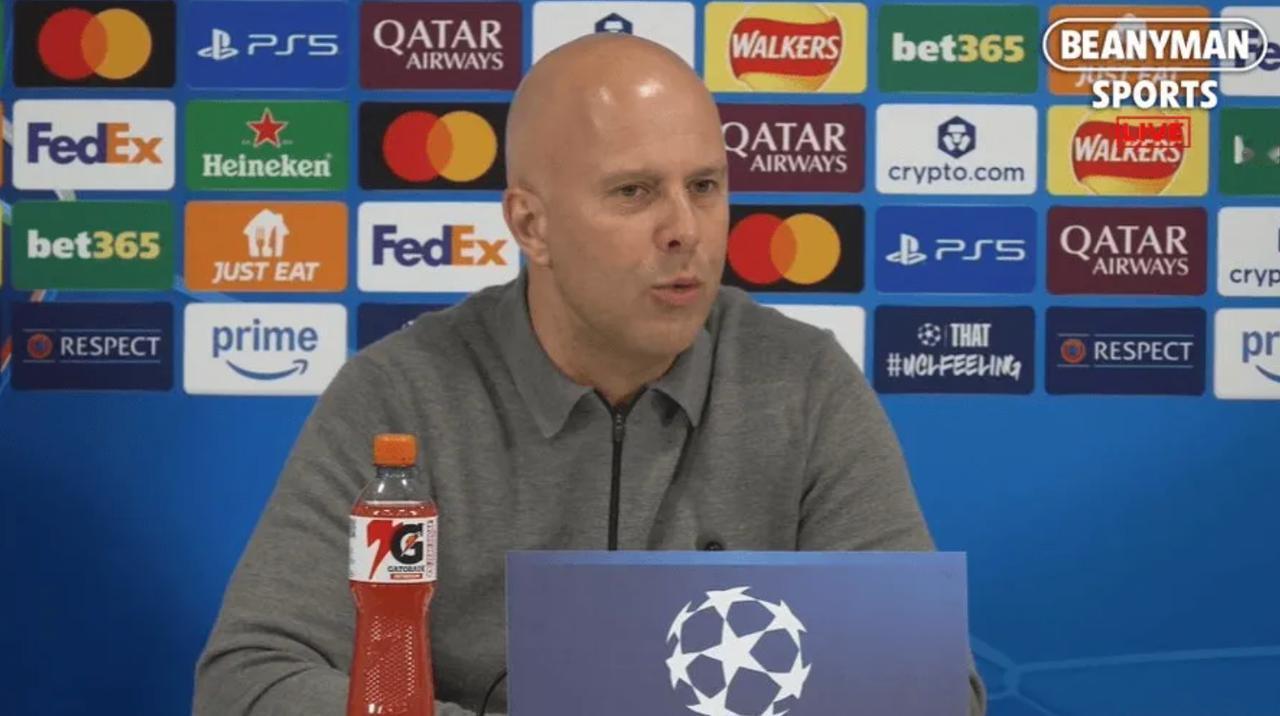 利物浦真是亏麻了，踢个欧冠把埃基蒂克也弄伤了，埃基蒂克在31分钟下场，据说他遭遇