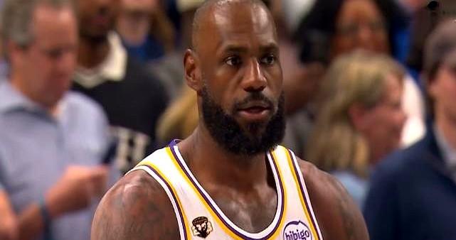 湖人真惨！东契奇和里弗斯两个核心全倒了，季后赛悬了。

对雷霆那场他俩带伤硬撑，