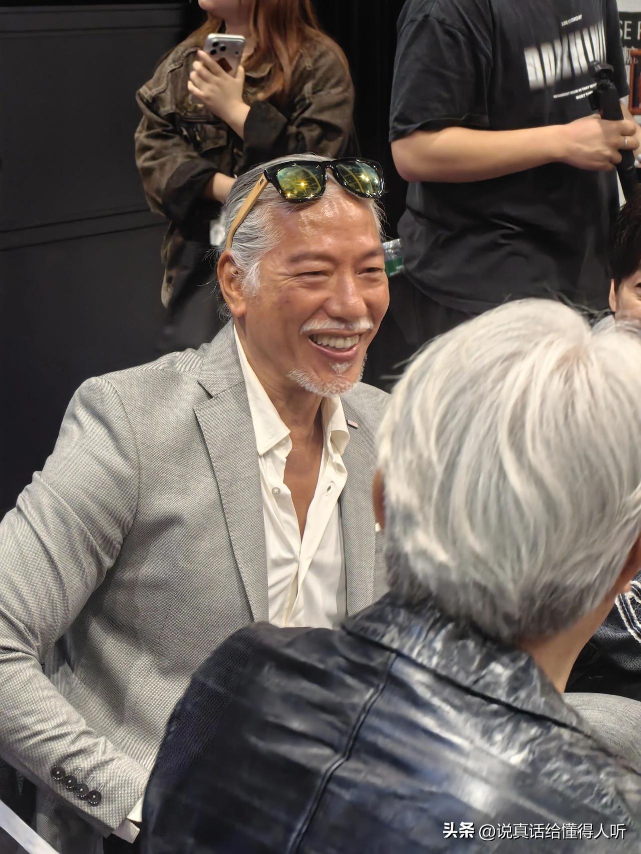 这明星越老越帅