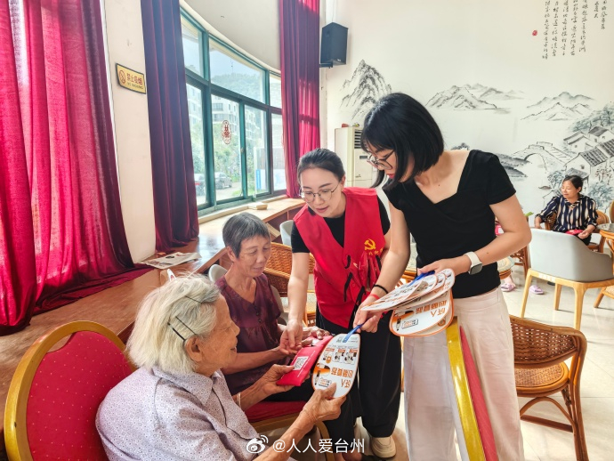 台州社区里开起急救课堂干货满满 近日，台州路桥铭泰社区联合区红十字会开展“让心跳