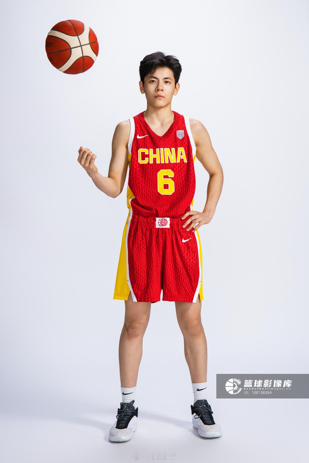 杨舒予的定妆照上线杨舒予亚洲杯定妆照杨舒予拍摄亚洲杯定妆照杨舒予拍摄定妆照 ​​