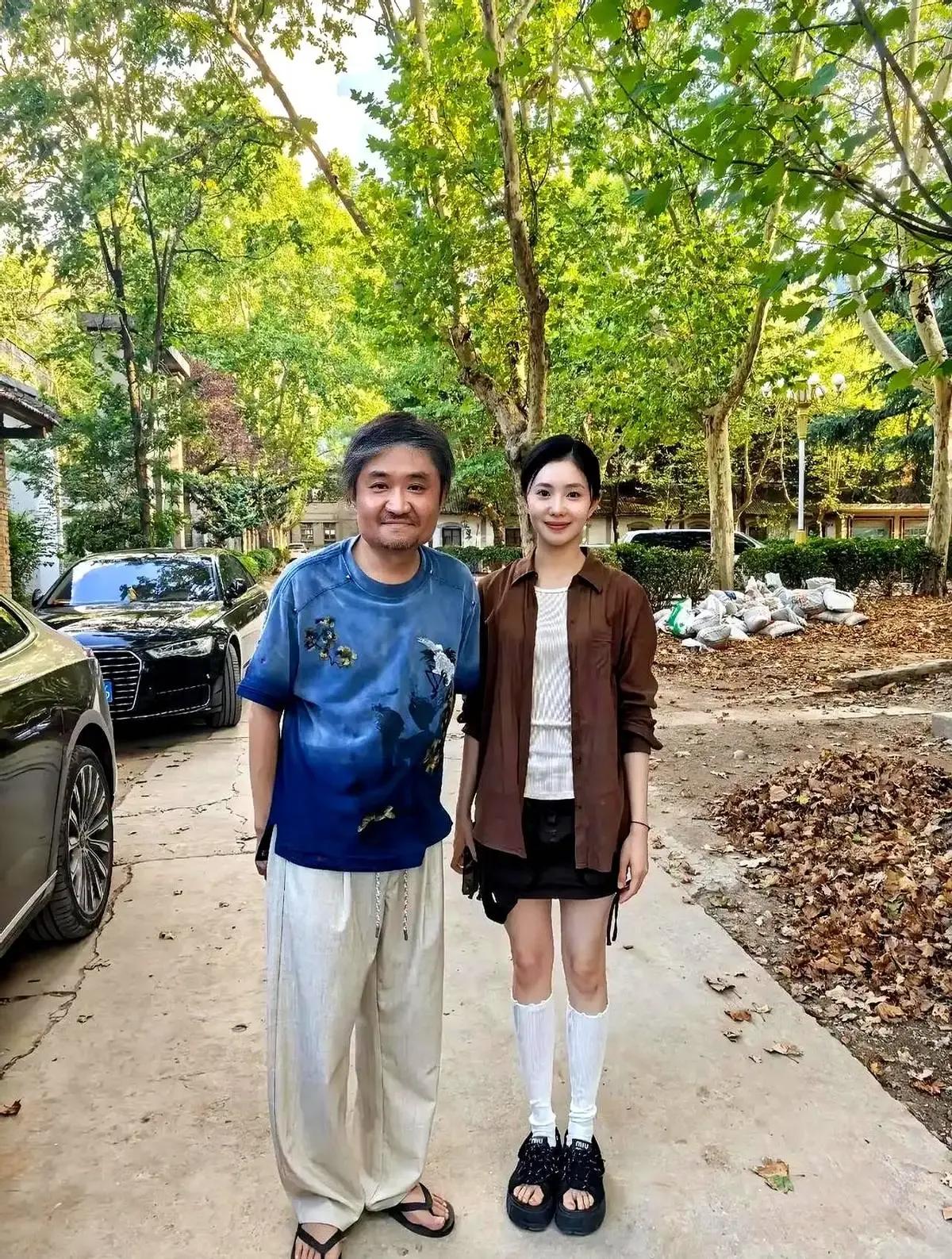 不服不行，165的刘浩存手腕过裆，这身材比例是真的好。

尤其是电视剧《主角》中