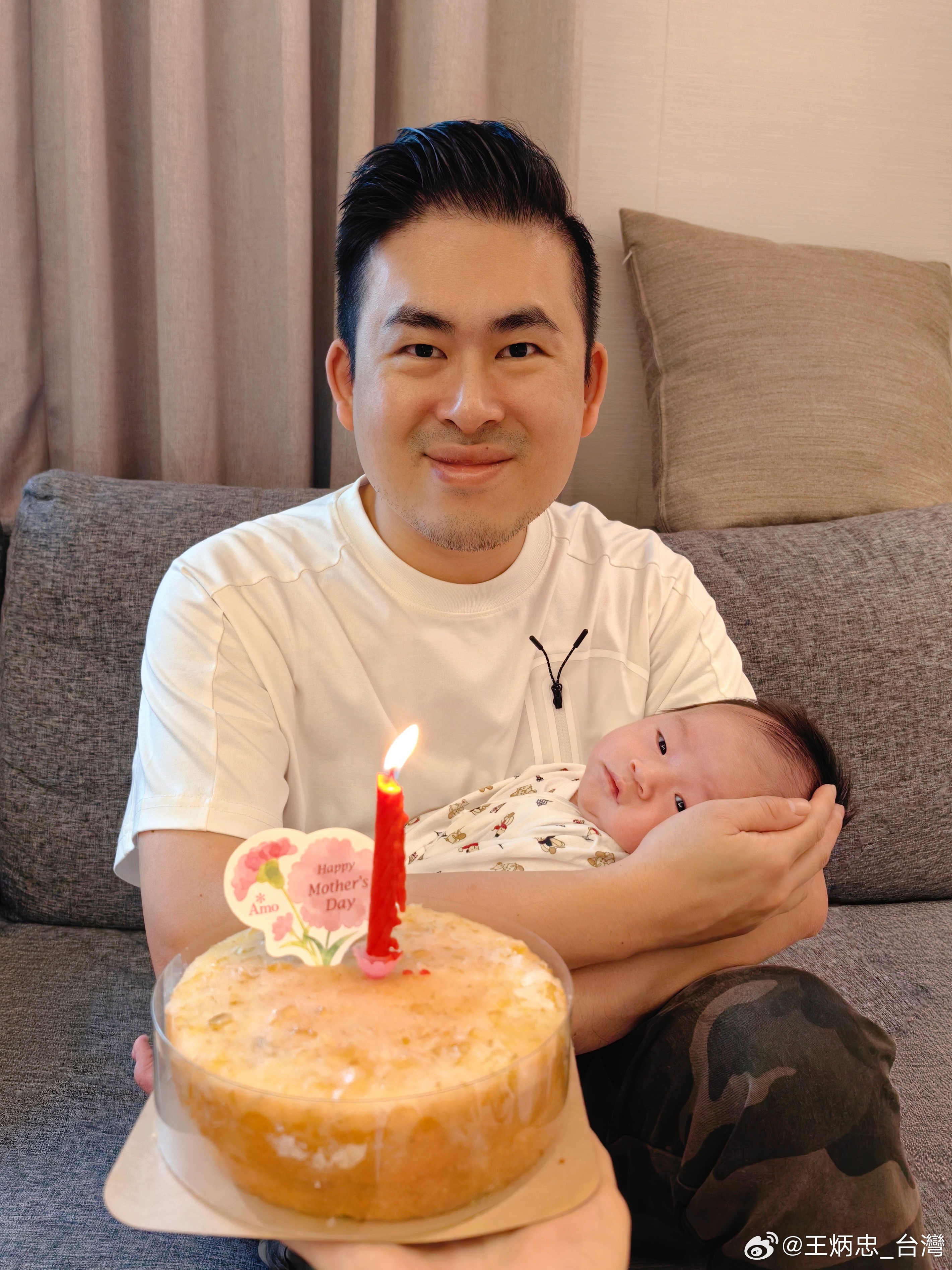 王炳忠率长子小龙马祝各位妈妈母亲节快乐愿家家户户的小宝宝都平安成长 