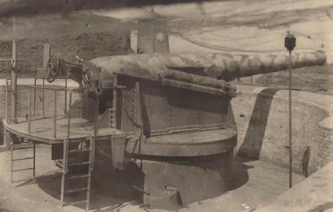 1938年7月日军拍摄的南京地区乌龙山炮台清末230毫米加农炮军事历史全触达