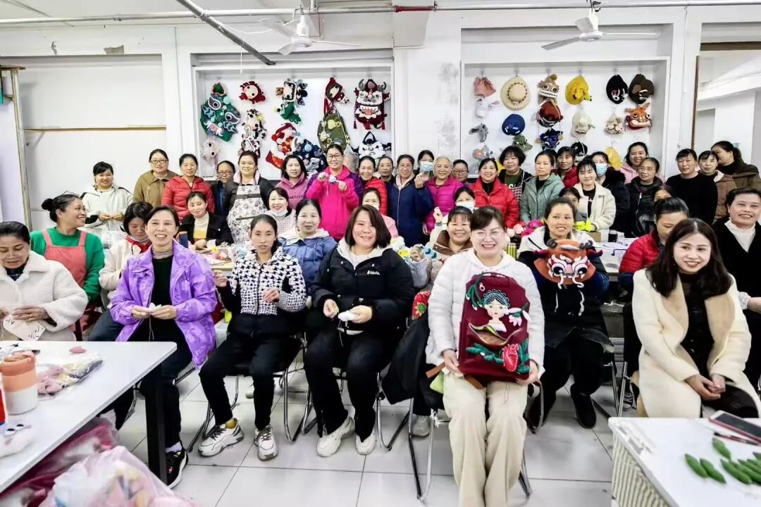 独家对话马斯克幼子虎头包品牌方，“三人撑起千万营收”