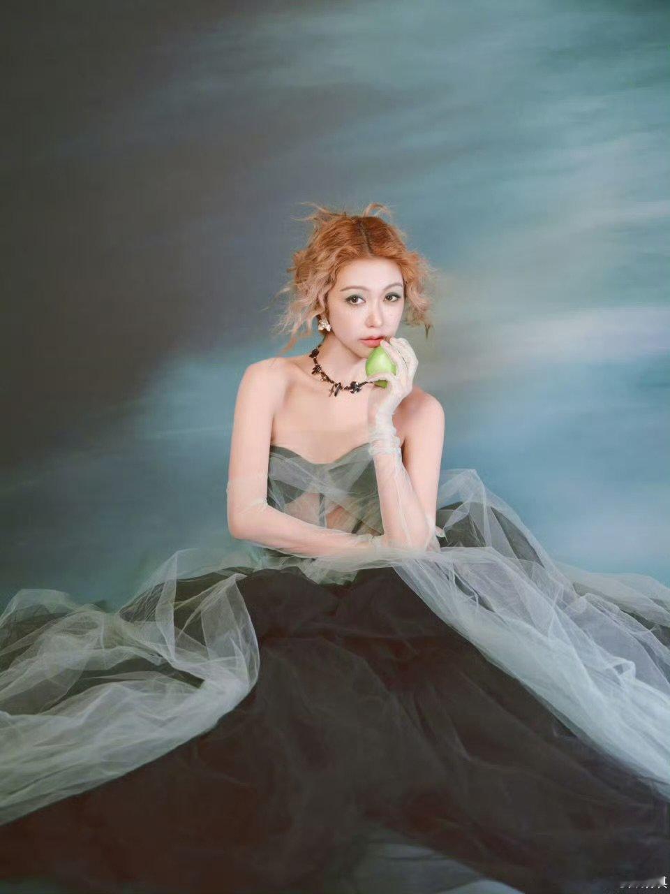 藏在歌声里的限定浪漫，是薛凯琪与我们的双向奔赴，11.22北京不见不散！ 