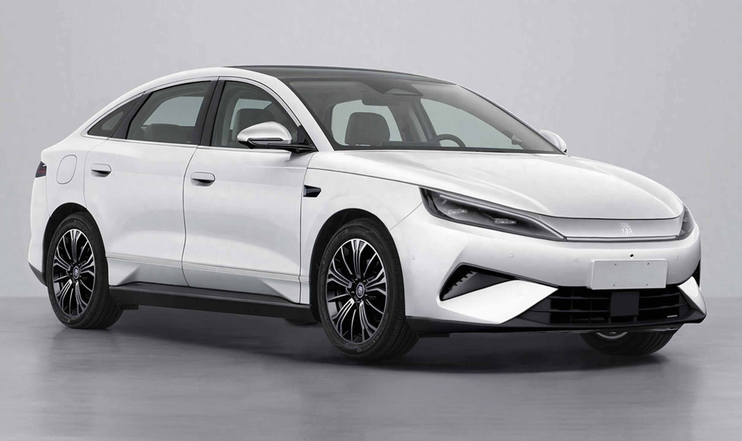 比亚迪秦MAX实车曝光，定位纯电中型轿车长宽高分别为4866/1880/1495