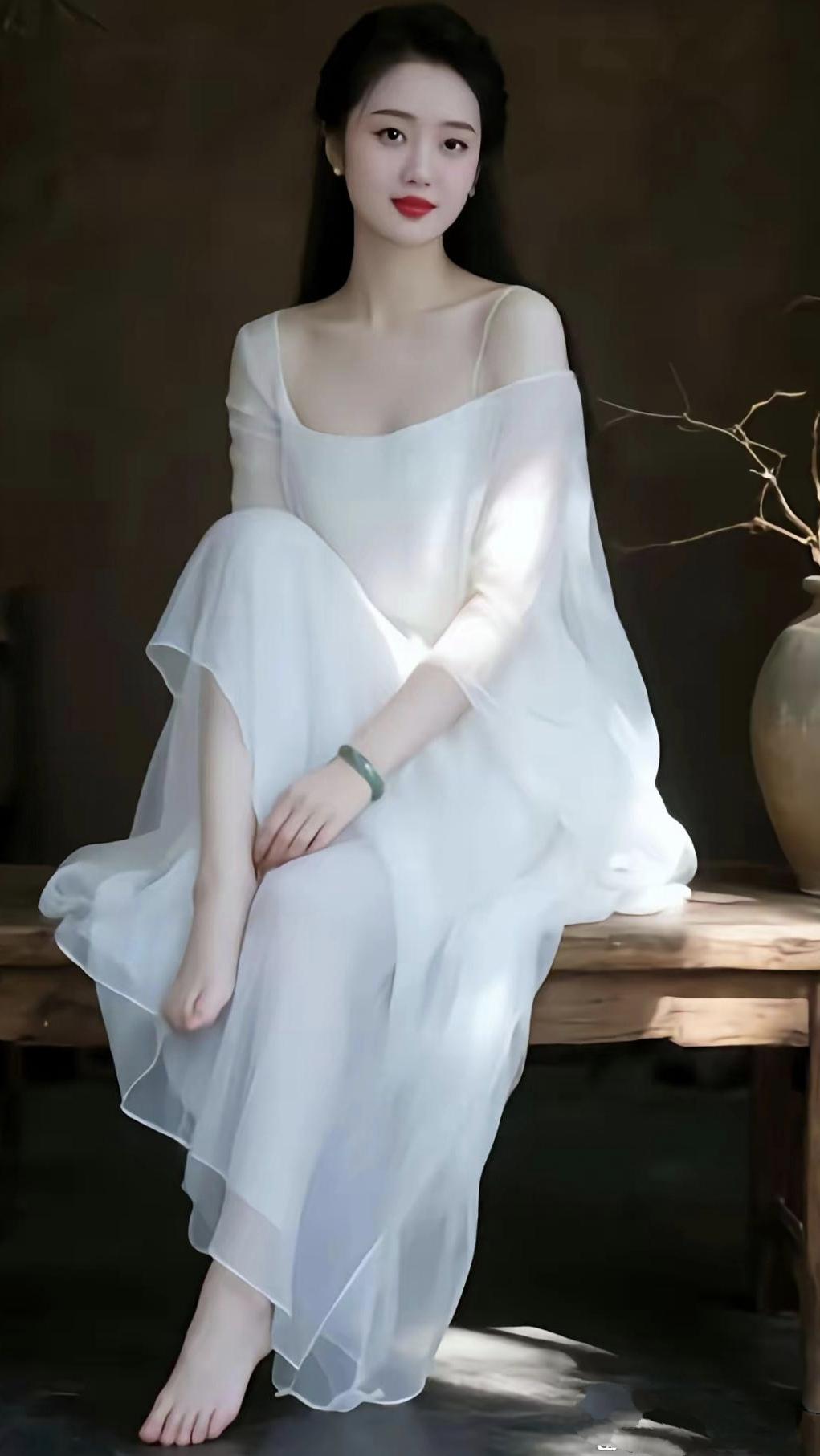 接受事与愿违，才是活着的真相
 
读余华的《活着》，总在福贵跌宕起伏的一生里，看