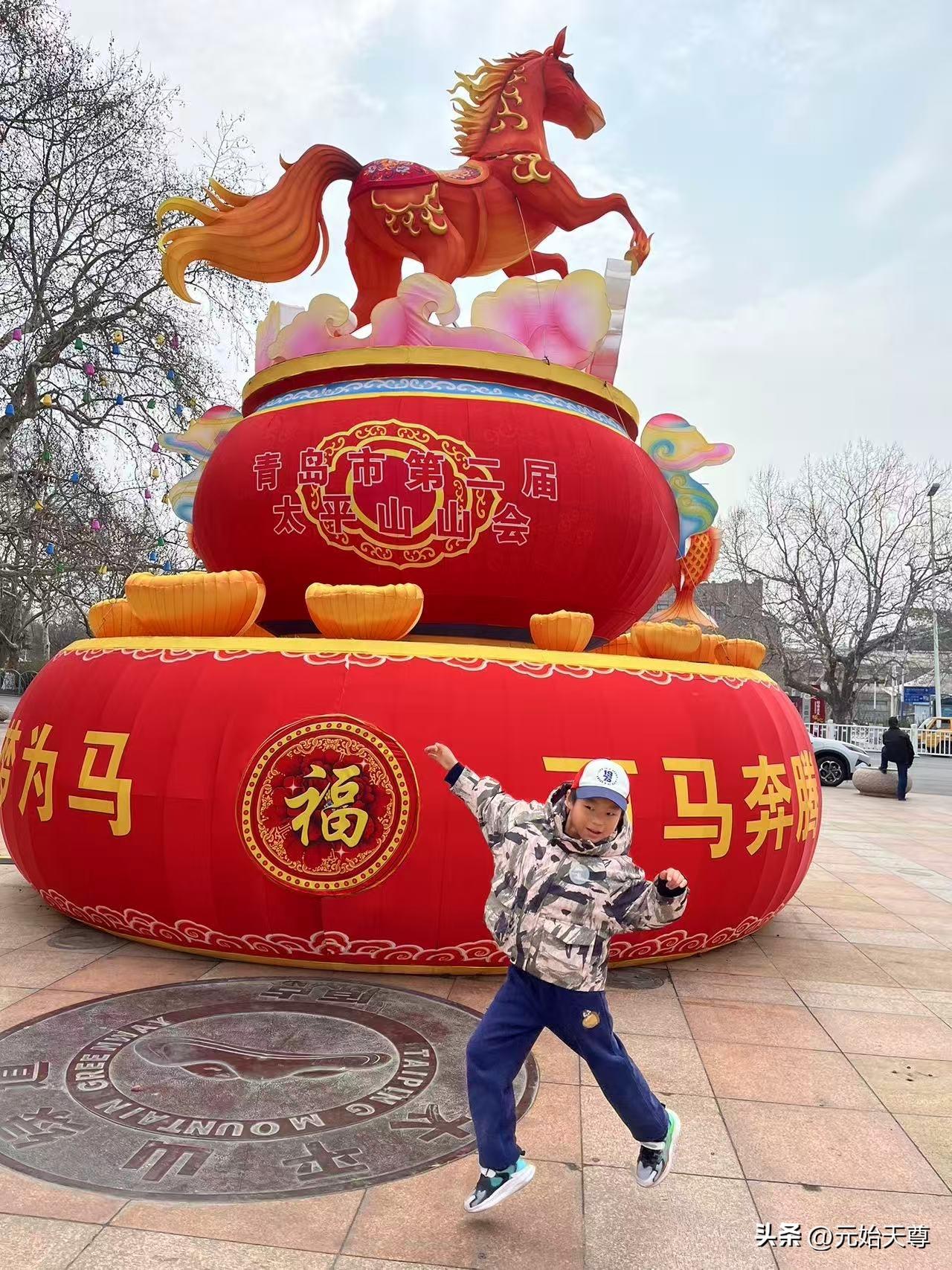 我昨天上午看完了青岛中山公园里的海鸥就去了公园里的樱花大道，看看我期盼已久的樱花