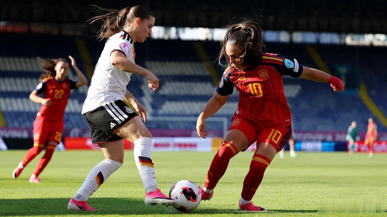 本周末德国西班牙青年军两回合较量，西班牙先下一城。U19欧青赛女足决赛，西班牙1