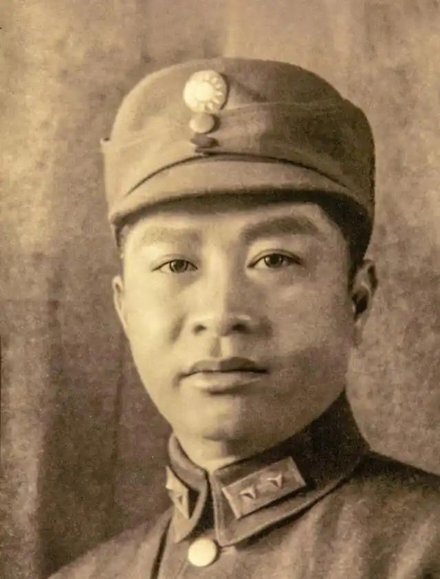 五年死牢出来，一个月后人没了。

1946年4月8日，一架从重庆飞往延安的飞机，