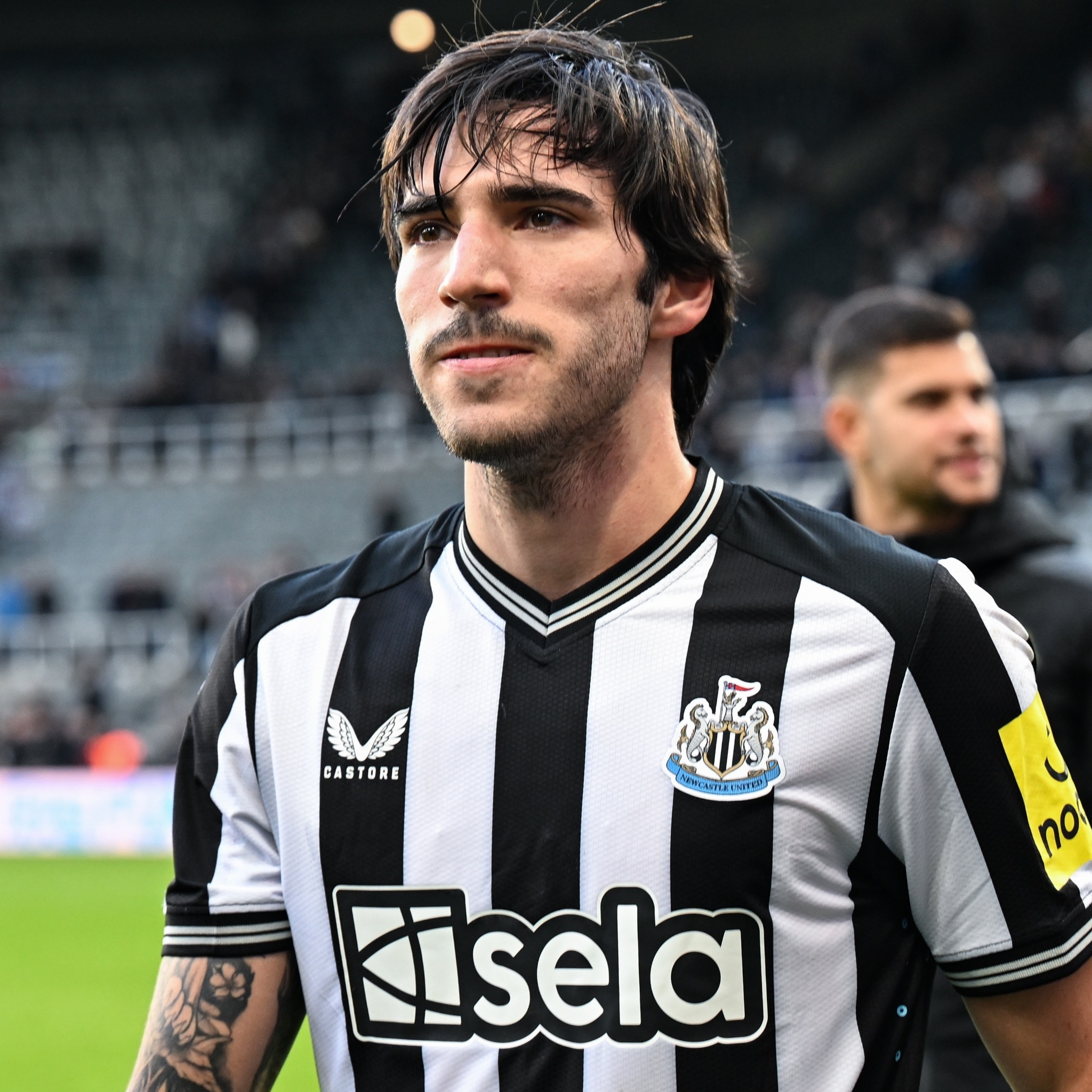 每日邮报记者Craig Hope：托纳利最近几周与巴萨、皇马、阿森纳和曼城等所有