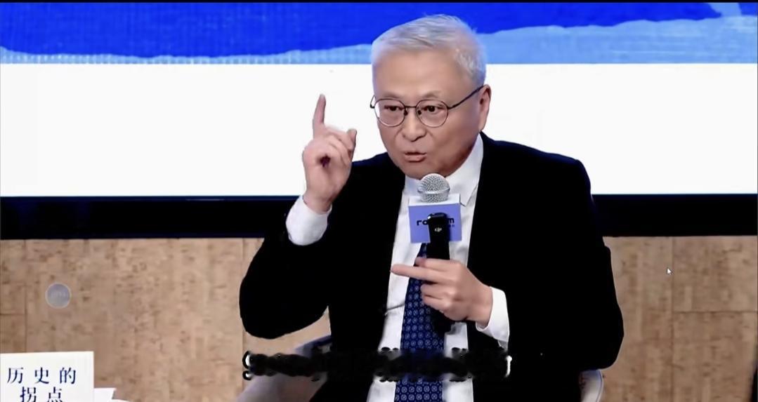 清华大学阎学通教授说：“小视频降低了信息传播的门槛，不识字的人可能看的懂。现在网