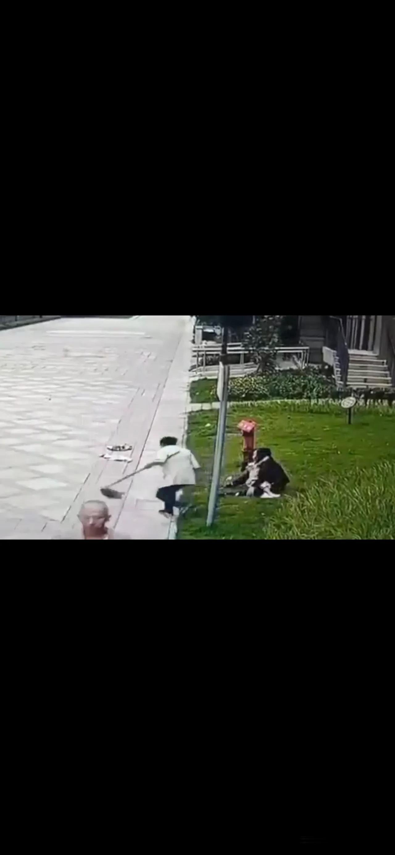 #训犬师称罗威纳犬咬伤幼童或是应激反应# 
#成都狗咬伤孩子# #成都烈犬咬人#