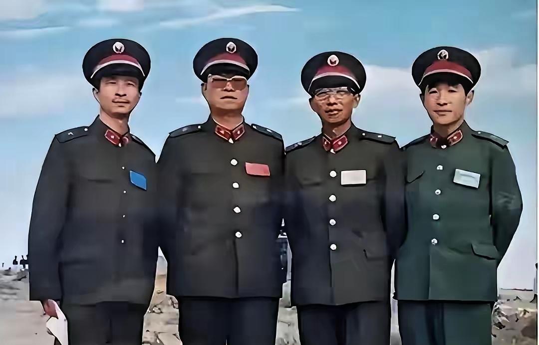 1948年他是国军俘虏，尖刀连连长看中他高大、有文化、会机枪，硬把他留下当“解放