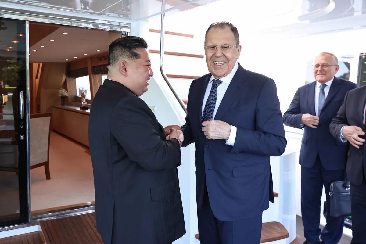 拉夫罗夫感谢金正恩在5月9日纪念胜利日发表的感人演讲

称赞库尔斯克地区的朝鲜军