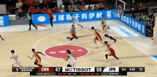 无奈！这就是中国男篮的快攻！
速度慢，走位重叠，没有章法可言，最后还是以中锋强打