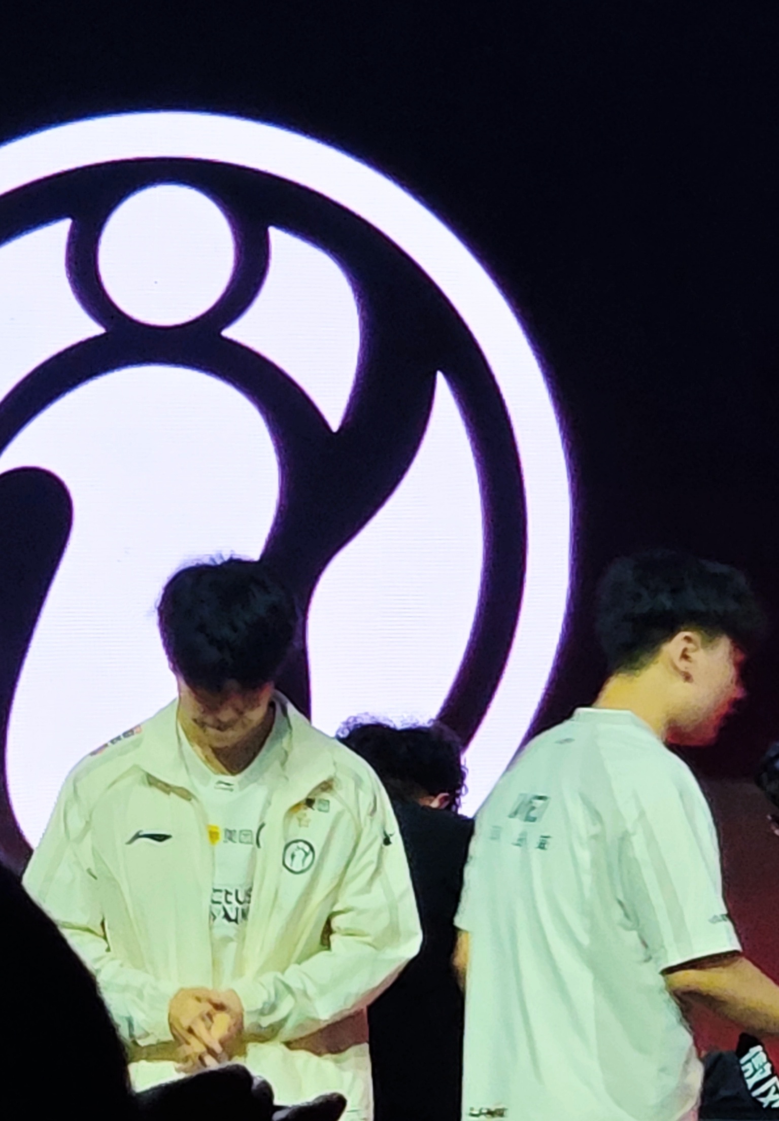 theshy[超话]特别乖的一只🦌啊喊名字就会乖乖鞠躬[期待] ​​​