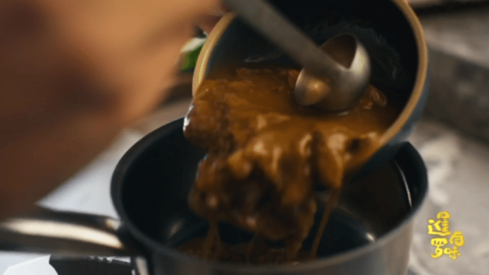 全球最差菜肴泰国人超爱 《暹罗百味》镜头里的「争议之王」诞生，从普吉海边的新鲜香