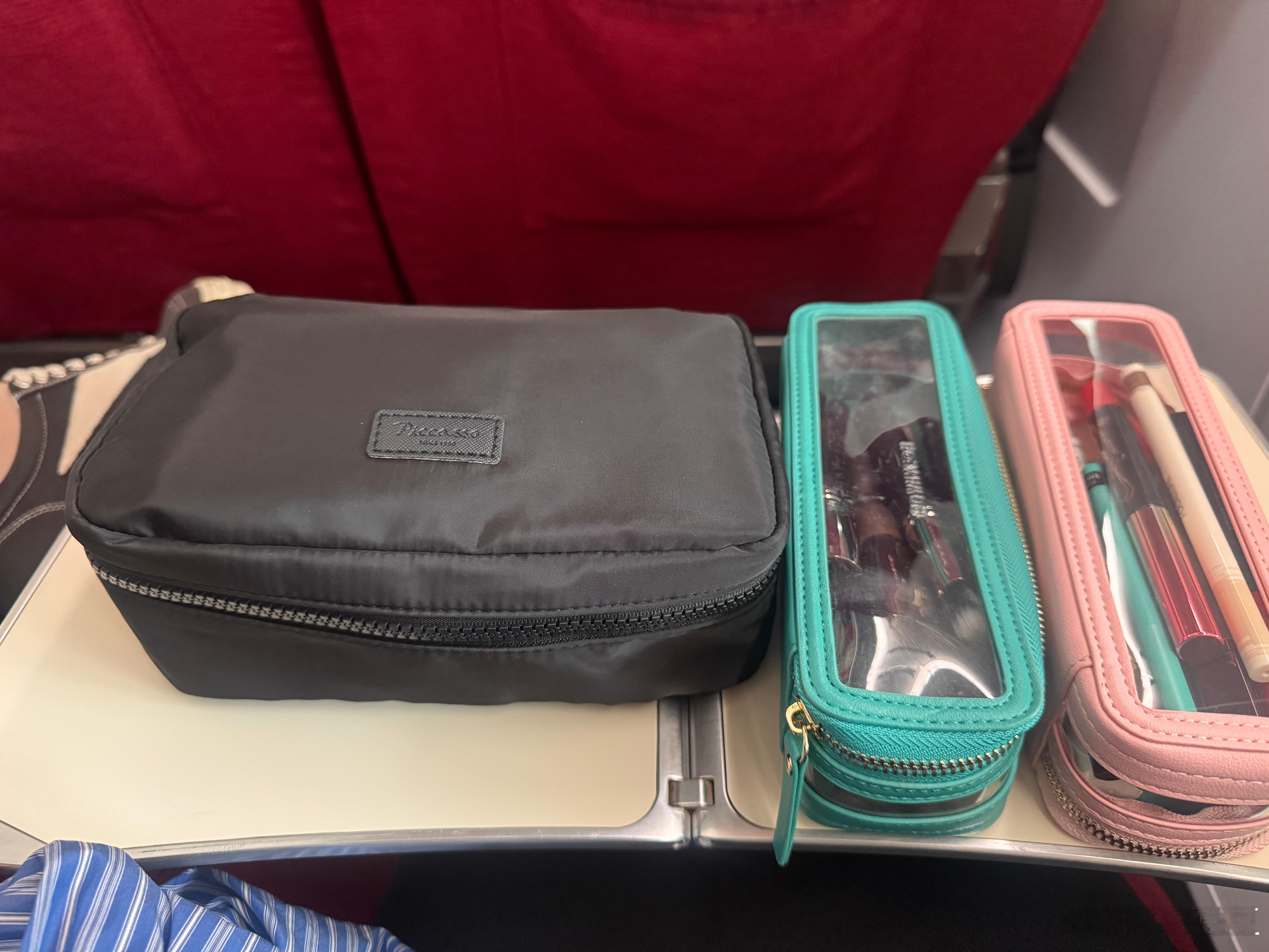 早吖[微风][微风][微风]去杭州干活啦！高铁🚄沉浸式化妆（不打扰别人的那种[