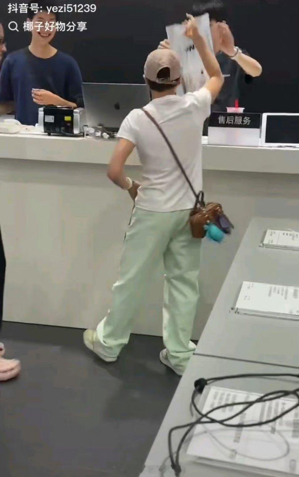 仿佛回到了我还不是毒妇的日子…#全红婵给妈妈买手机# ​​​