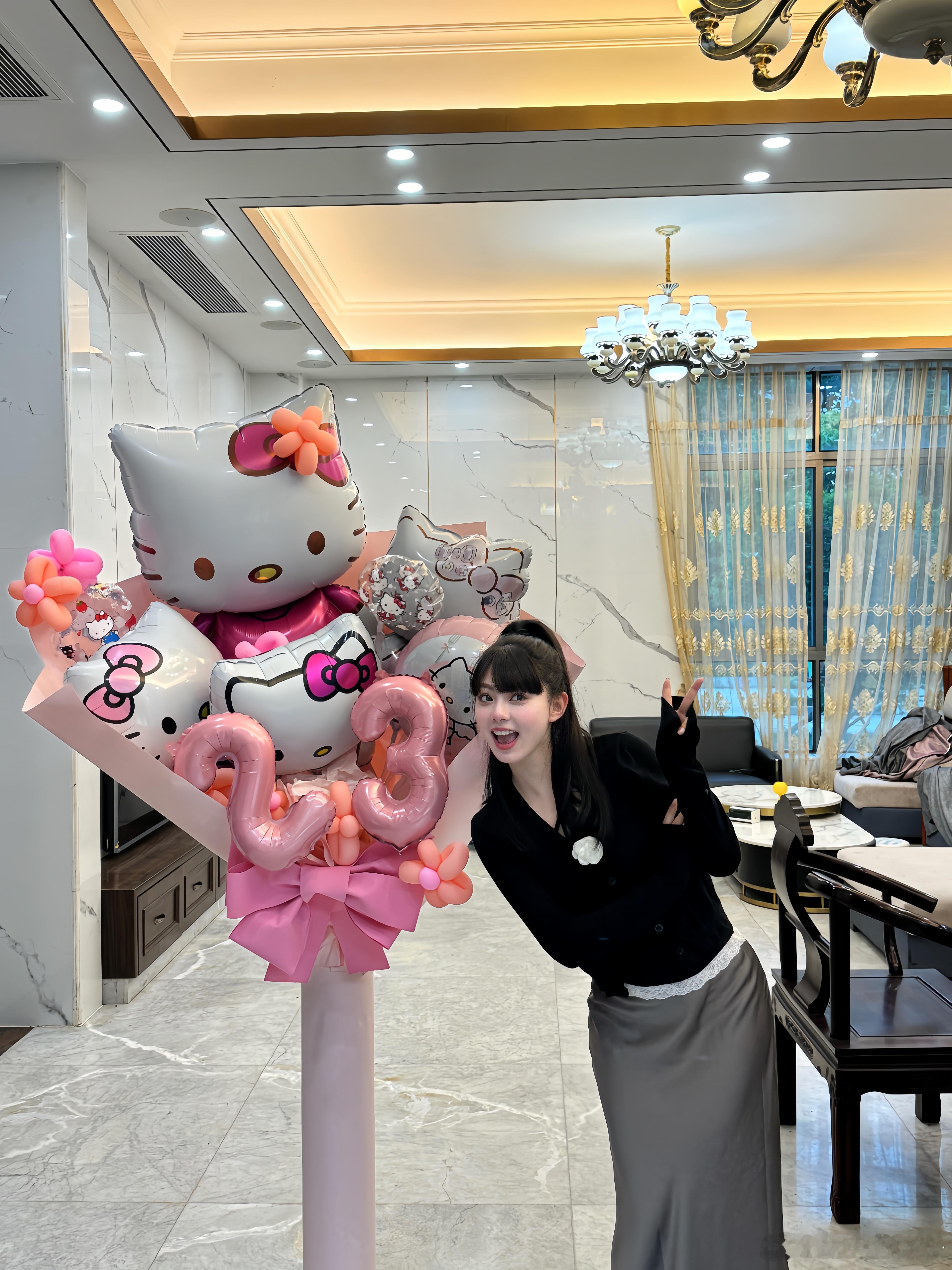 我跟你讲 我今天收到Hello kitty花束啦 ​​​