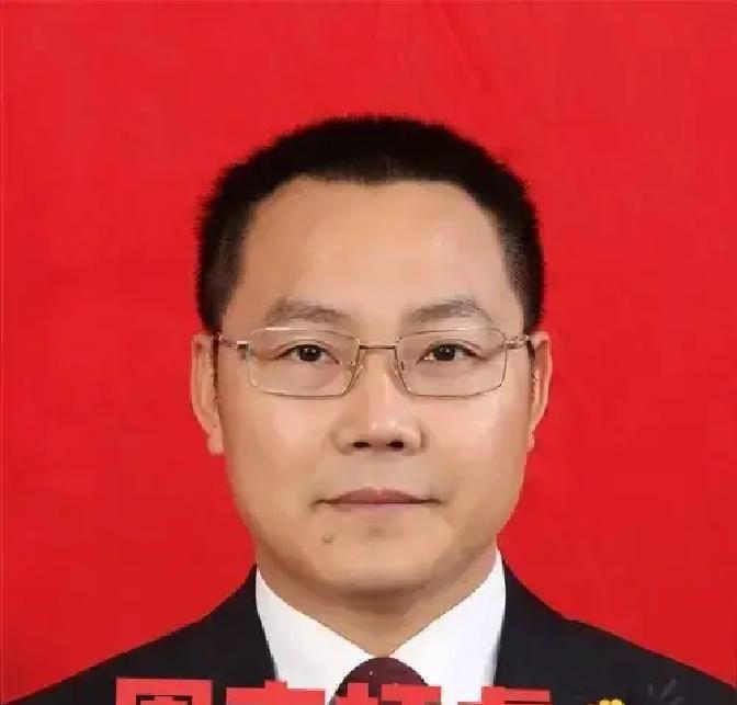 刚收到消息。

四川开江一位干部，53岁的何先如主动投案了。
这事儿有点突然。