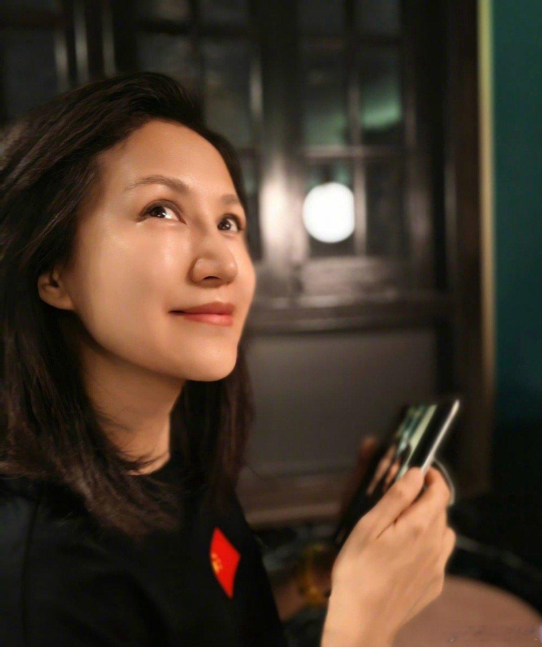 陆毅和鲍蕾这对夫妻真的是甜了一辈子啊，陆毅镜头下鲍蕾也特别美，一辈子零绯闻爱老婆