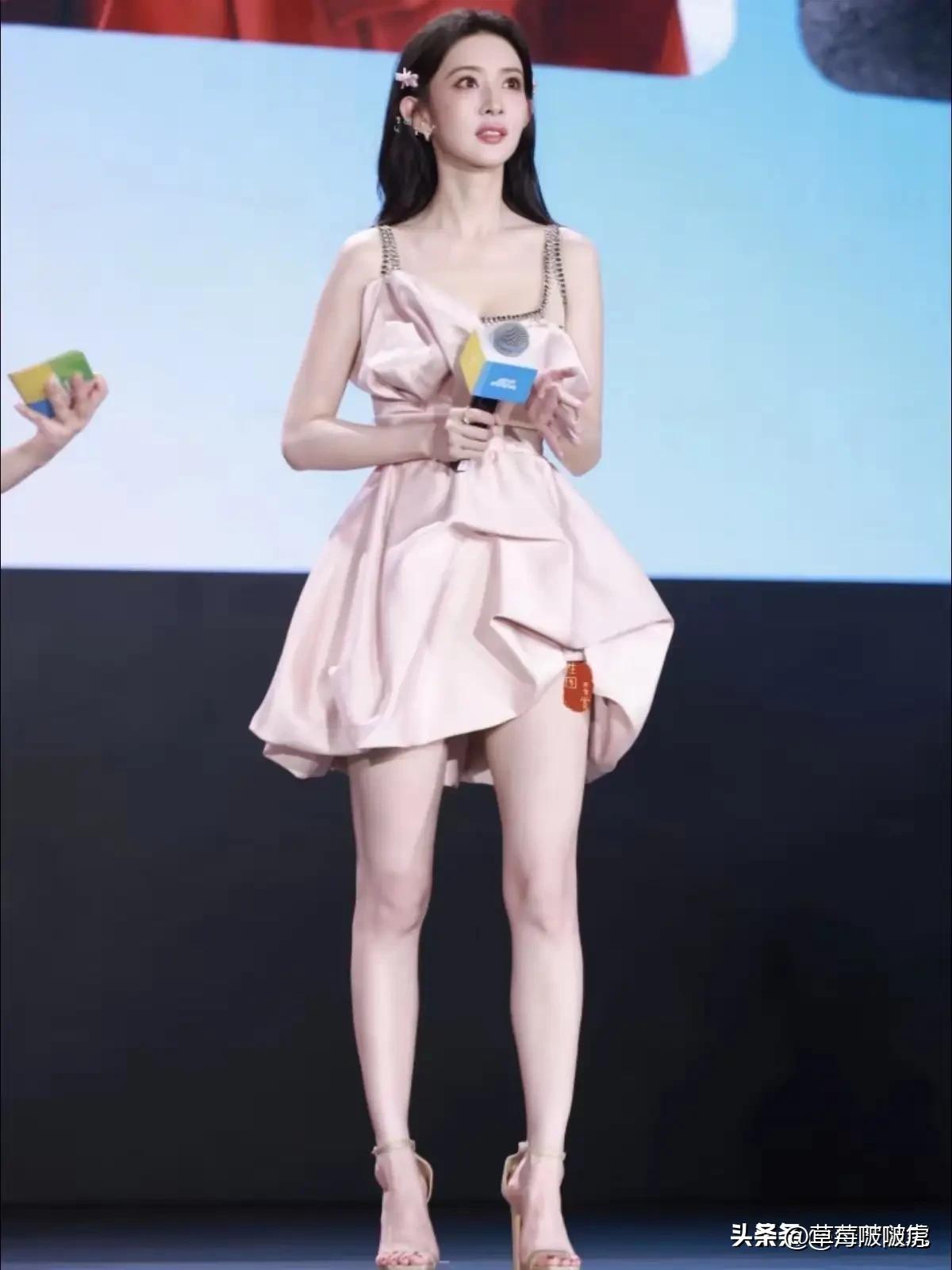 不得不承认，她的腿在内娱舞台上从来就没输过！