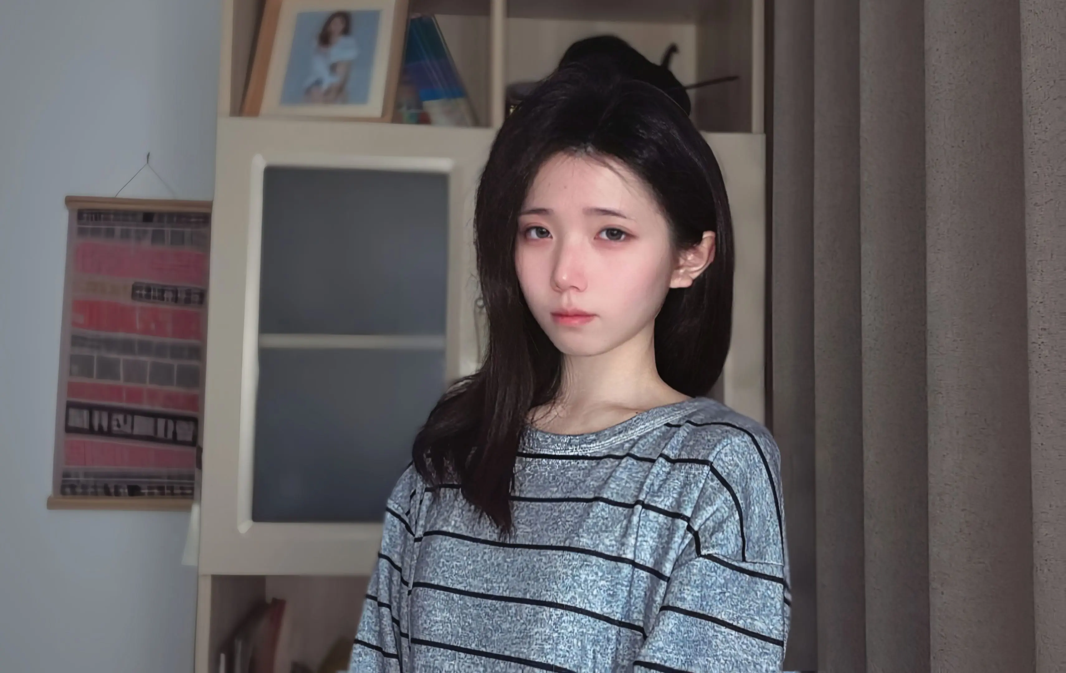 眸含寒星凝秋水  眉锁轻愁映晚灯