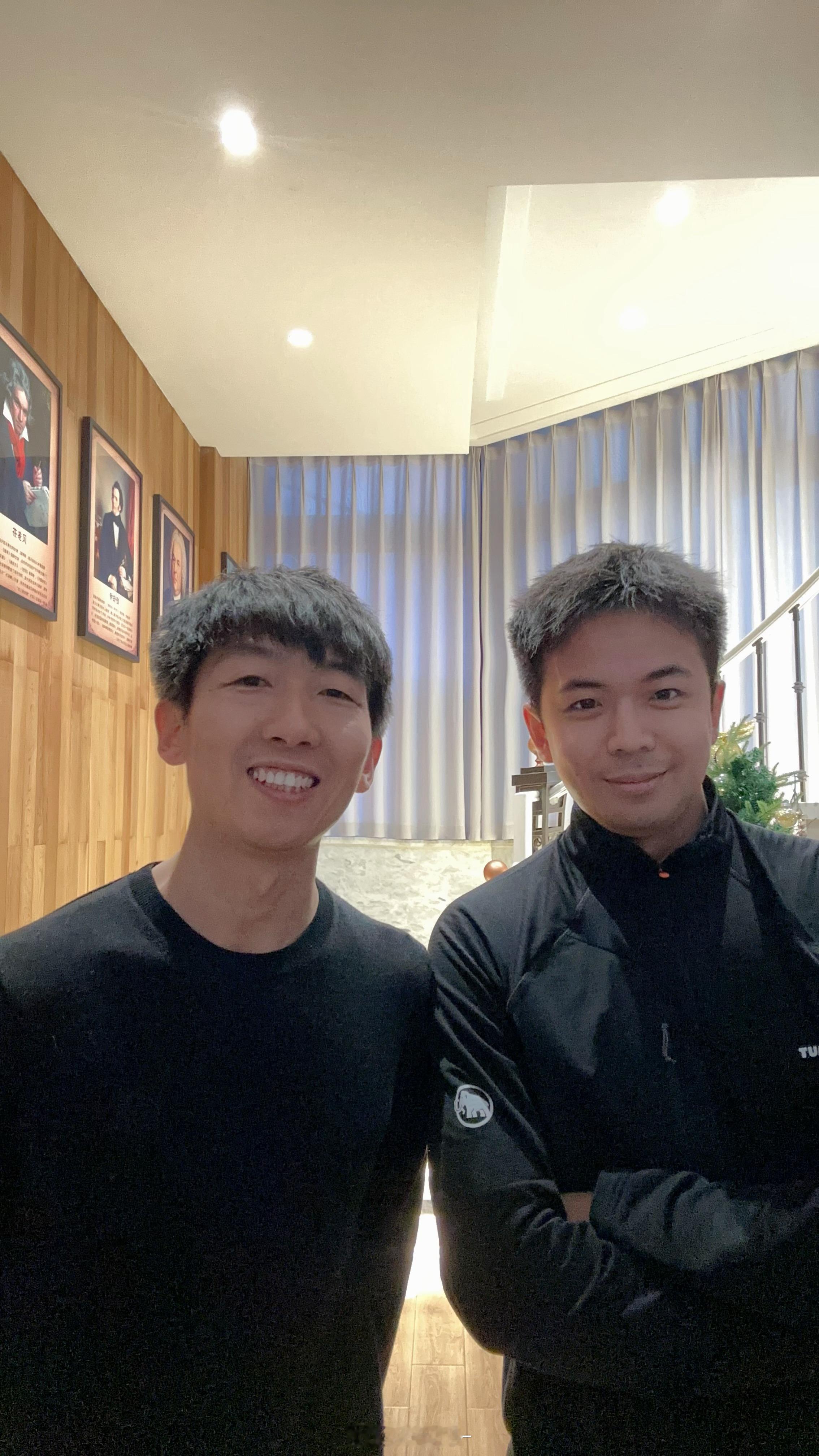 和东北头部大V面基哈哈哈摇骰子这十瓶酒先拖着 下次补回来​​​