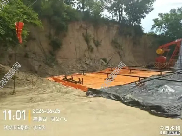 【延长石油宝塔采油厂一油井被举报 涉嫌违反“油泥不落地”规定】近日，有群众向北极