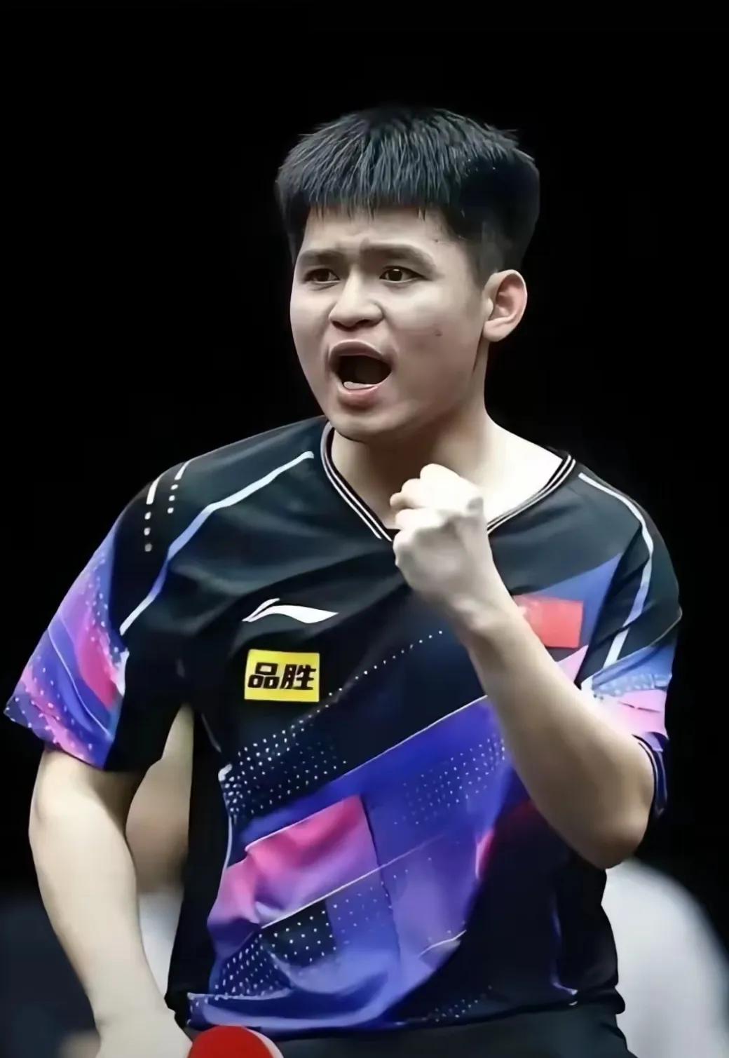 半决赛张本智和对阵小石头，目前大比分0-1，第二局目前比分1-7本子在前。

小