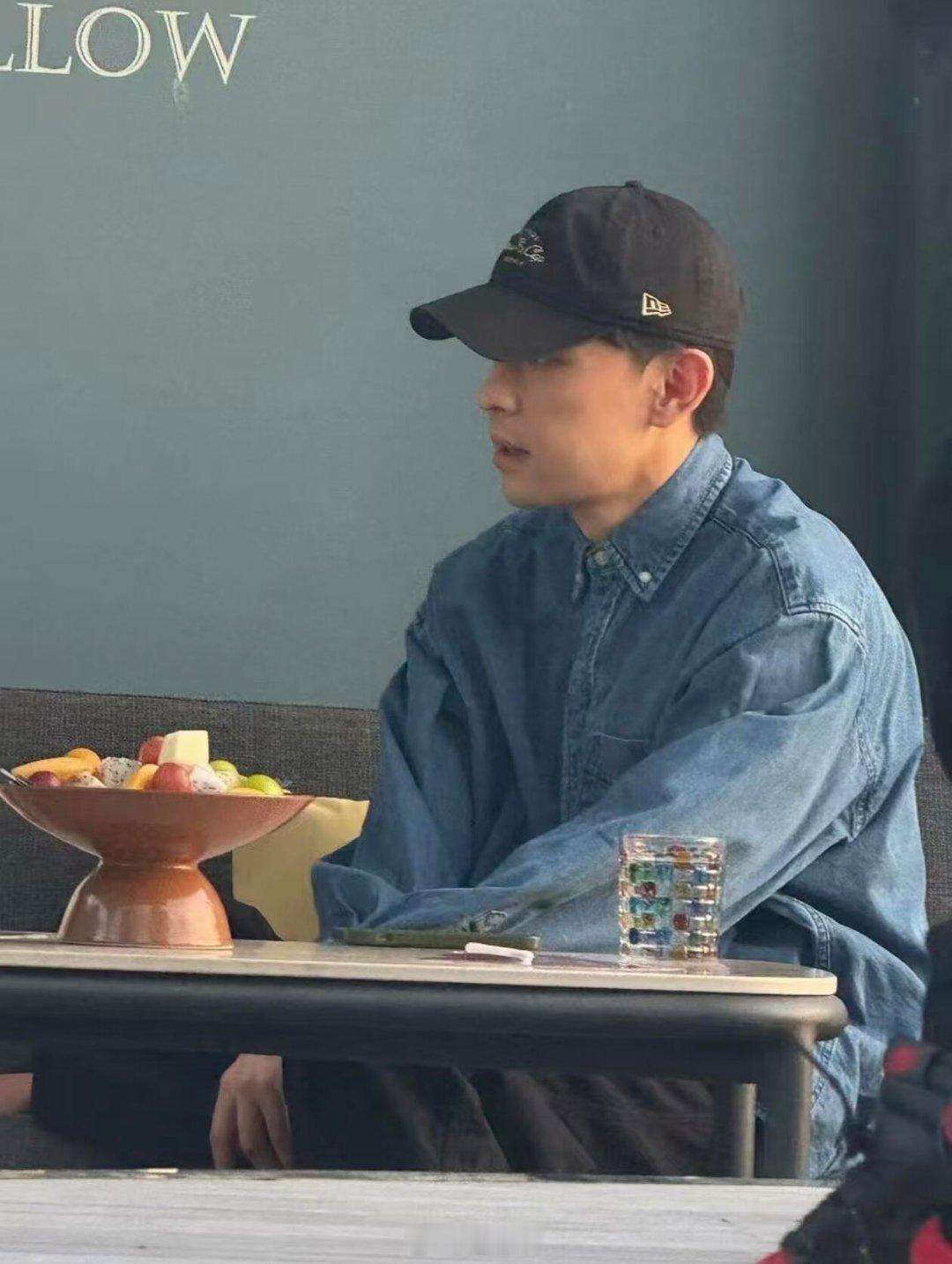 邓伦内娱曾经唯一走路能让我重复观看的男人[羞嗒嗒]！ ​​​