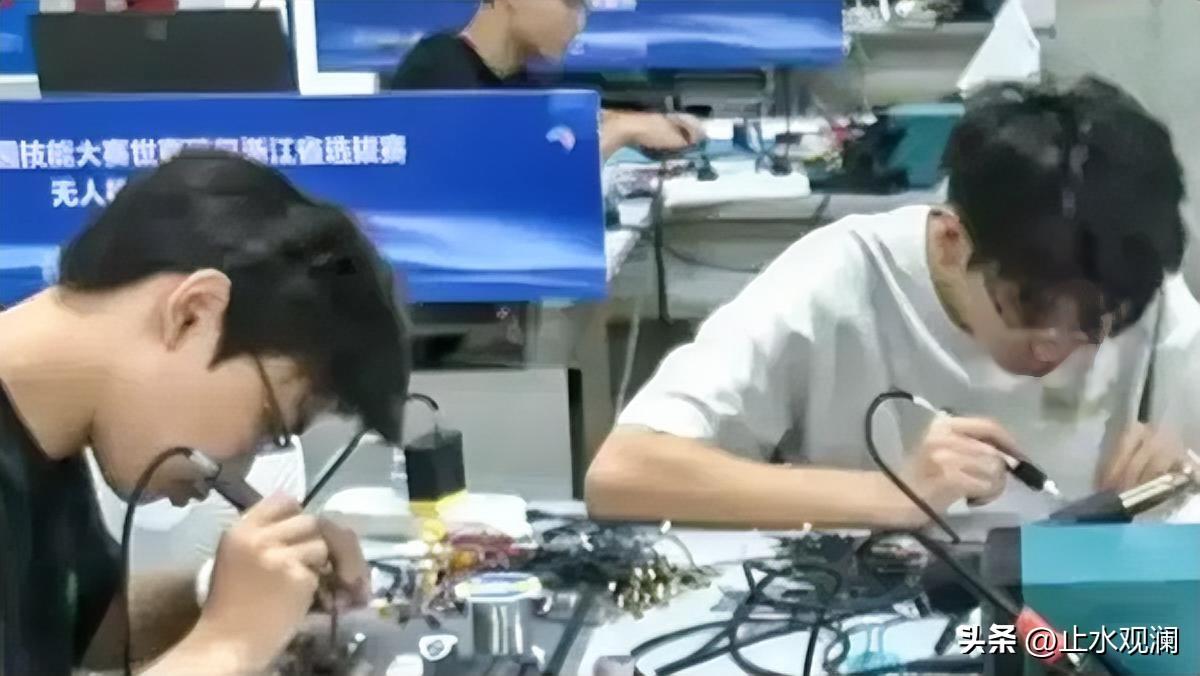 平均月薪一万六，这类人才紧缺。

今年1到8月，无人机工程师招聘职位数同比上涨2