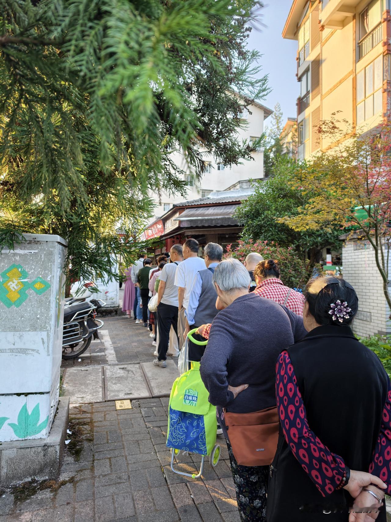 周末的黄水，早上7点的长队，只为2元一根的油条！