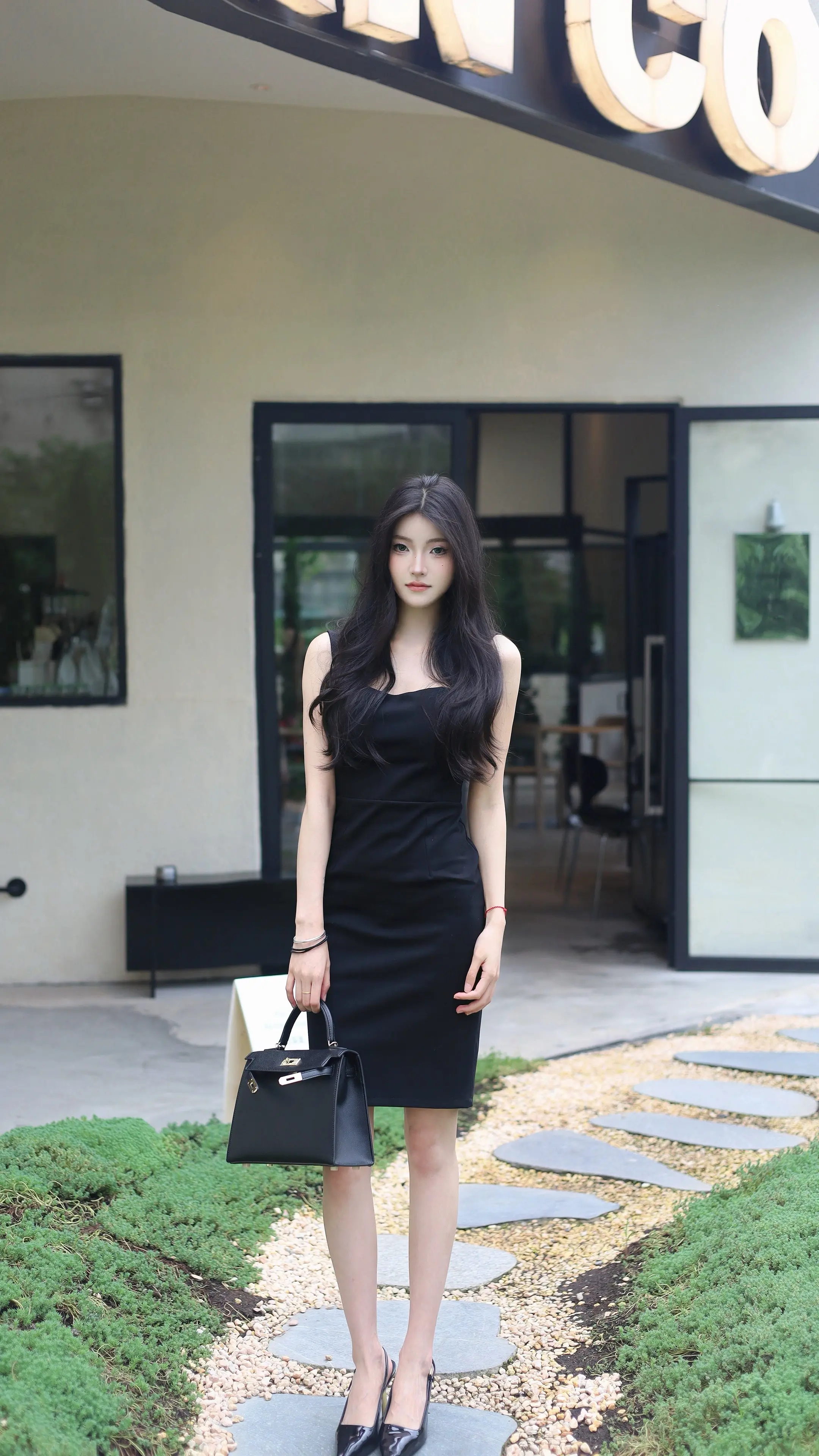 三分清纯三分艳丽三分妩媚一分可爱构成了我这个十分完美的女人.