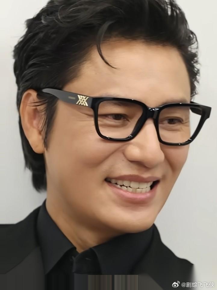 陈坤高清下形象， 猛一看怎么有点像马景涛了呢。 接着以为靳东， 看介绍原来是陈坤