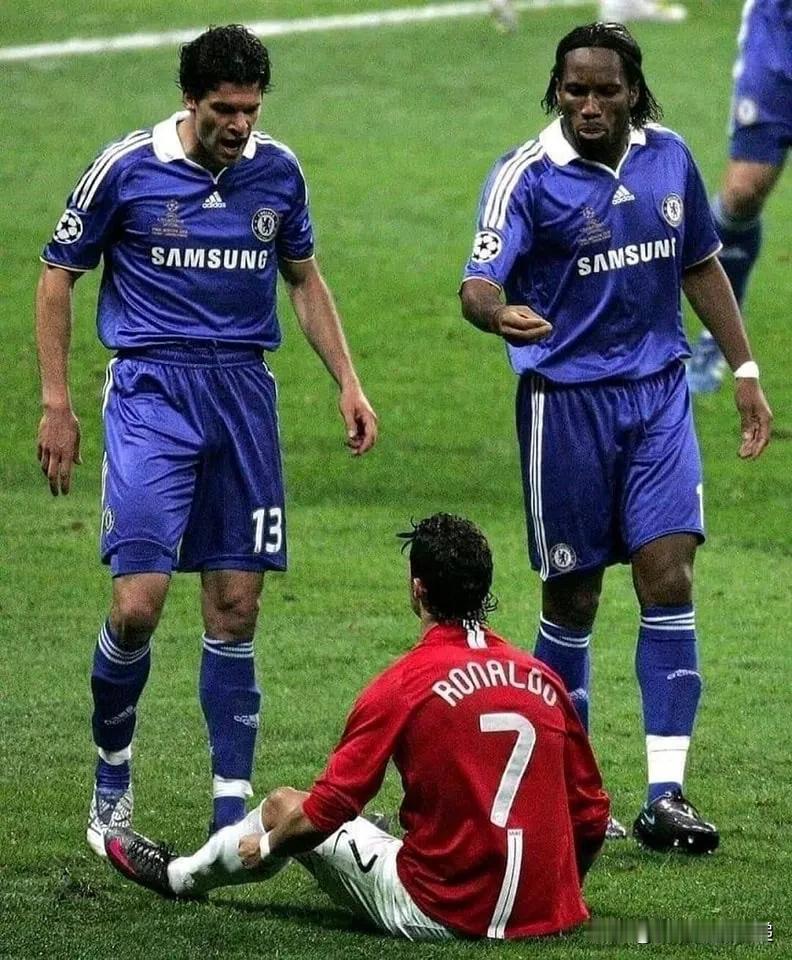 切尔西曾经拥有：

德罗巴 - 科特迪瓦队长🇨🇮

巴拉克 - 德国队长🇩