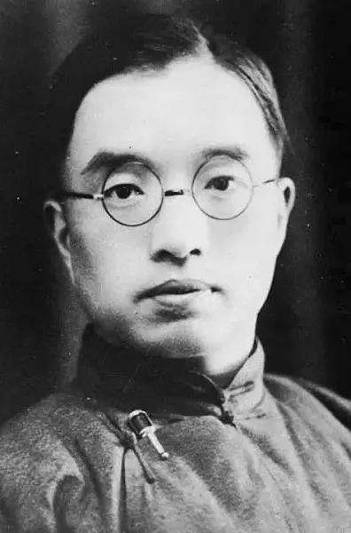 重读朱自清《荷塘月色》里这句“热闹是他们的，我什么也没有”，忽然读懂了中年人心底