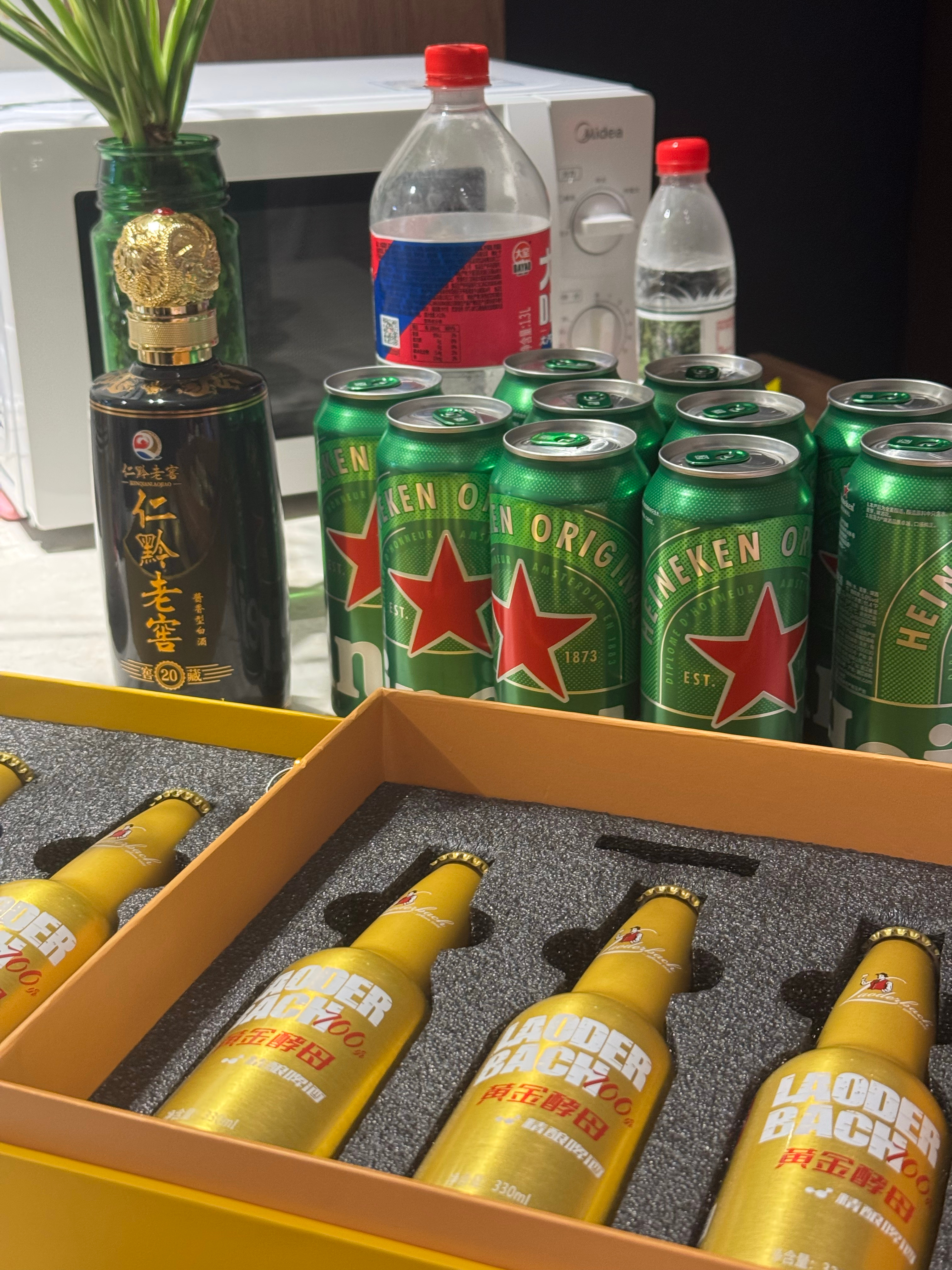 和朋友一起喝一个人也想喝我是真的纯粹爱喝酒 