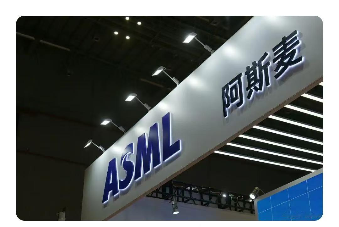 建议彻底针对荷兰，彻底孤立之。
    不思悔改的荷兰政府，居然于10月31日正