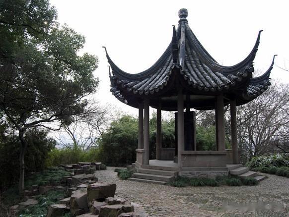 【虎丘和孙子兵法 有什么关系？】
虎丘是个旅游景点，和著名军事家孙武有什么关系呢