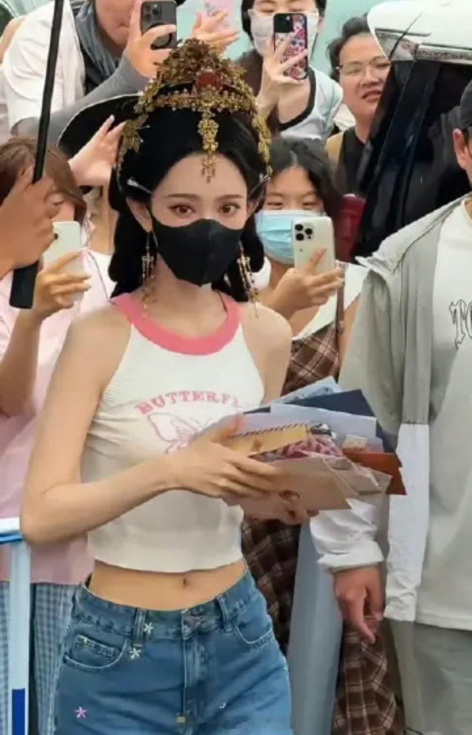孟子义何与巧克力亲子装这是在干嘛……真的好像同款 ​​​